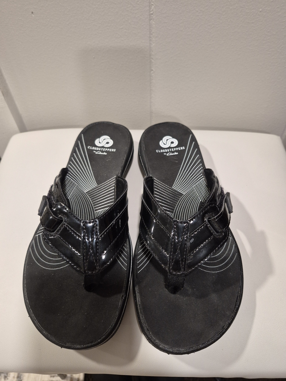 Clarks Cloudsteppers Black Patent Thong Sandals